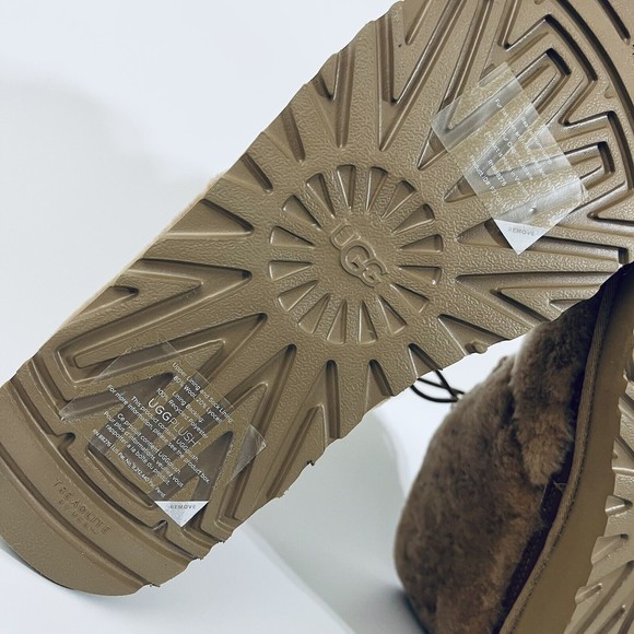 UGG Neumel Cozy Chestnut SheepSkin Lace up Ankle Boots Unisex - Picture 9 of 12